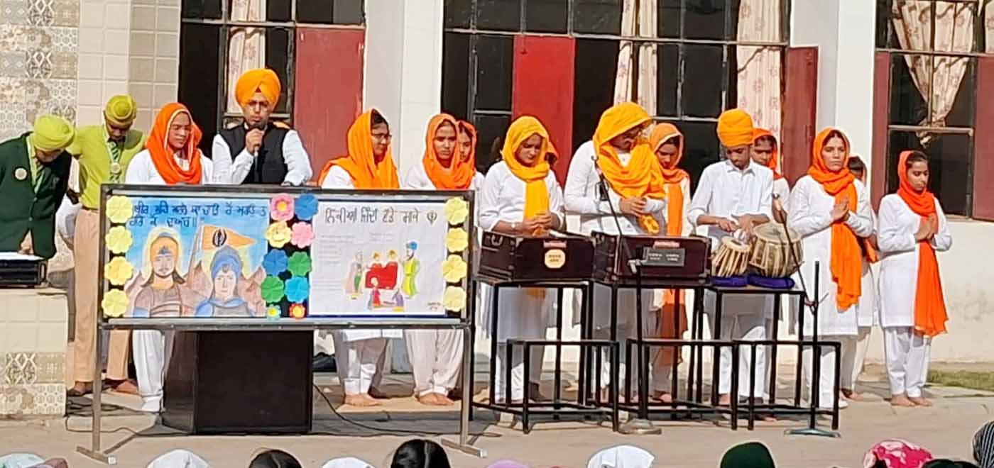 They remembered the sacrifice of Mata Gujar Kaur and four Sahibzades by playing a memorial play on Saka Sirhind